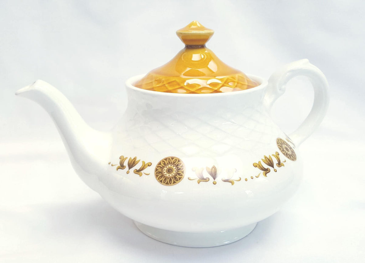 Enoch Wedgwood (Tunstall) Ltd | Gold Medallion | 18-Piece Tea Service | Circa 1960s–1970s