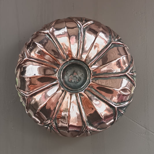 Antique Ottoman Turkish Copper Hamam Bowl (Hamam Tası)
19th Century | Hand-Embossed | Traditional Turkish Bath Vessel