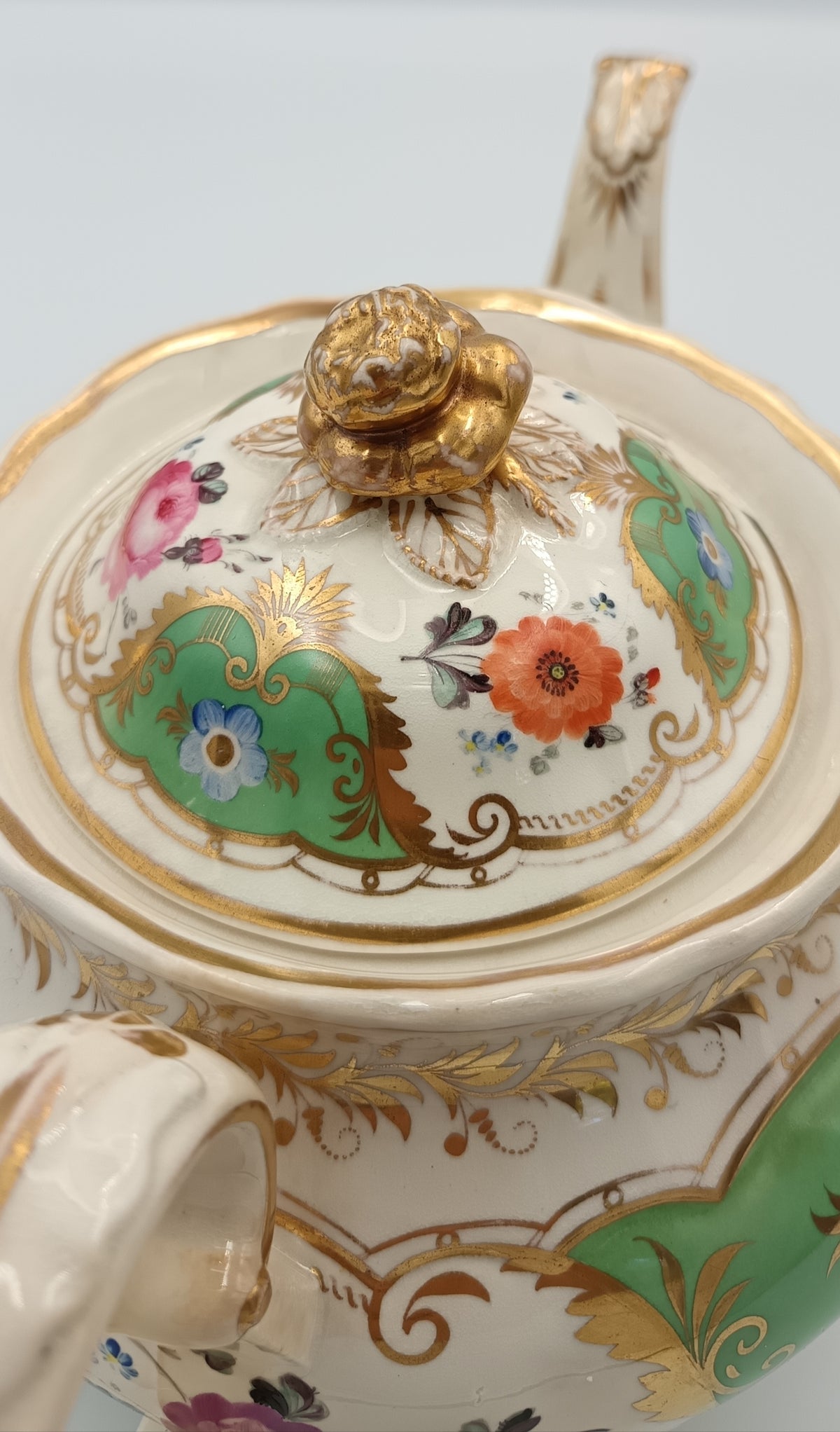 English Porcelain | Part Tea Service | Green Ground with Gilt Acanthus and Hand-Painted Flower Reserves | Pattern 239 | c.1820–1840 | 13 Pieces