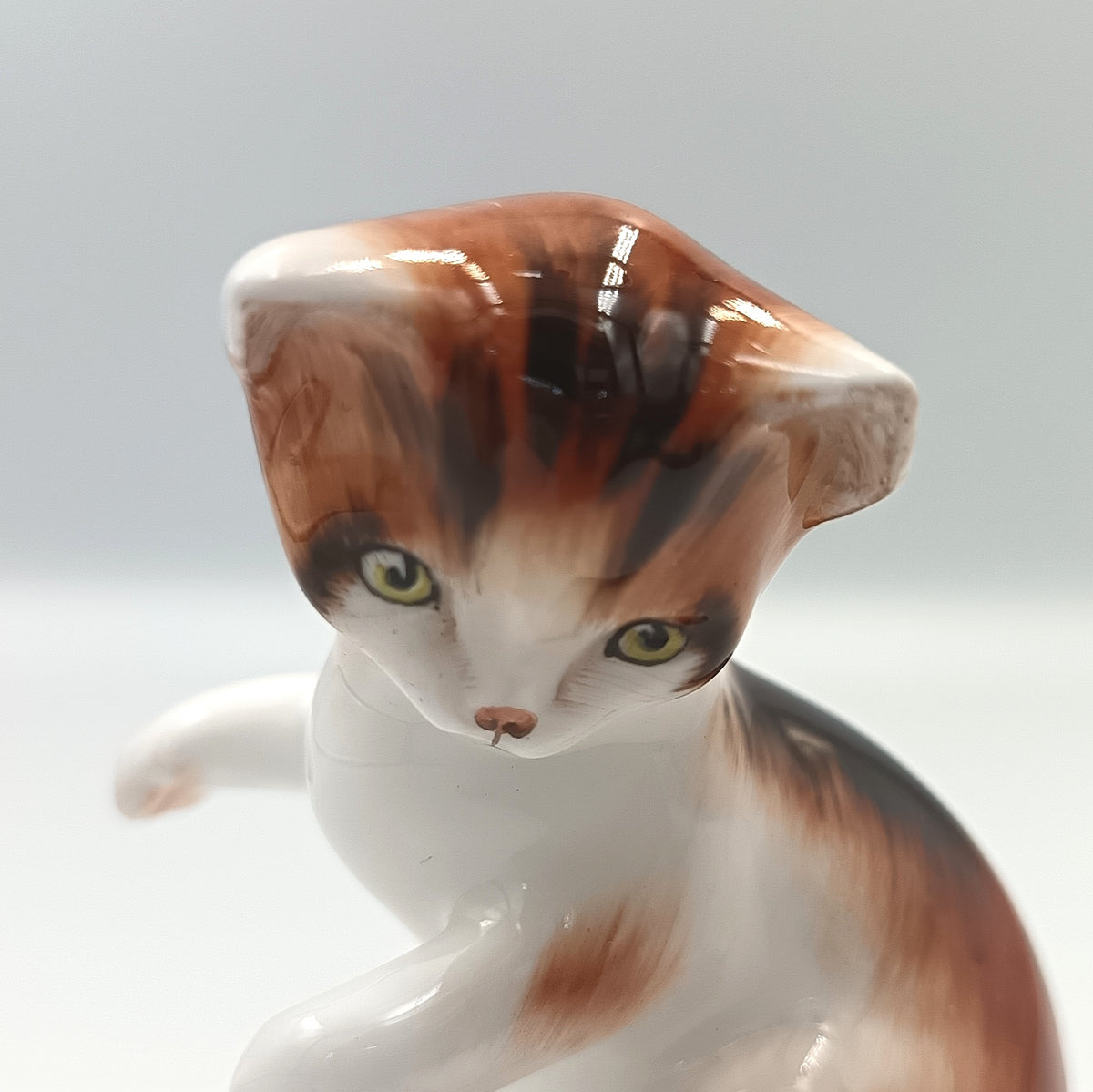 Royal Doulton | Character Kitten — On Hind Legs | Bone China Animal Study | HN 2582 | England, 1970