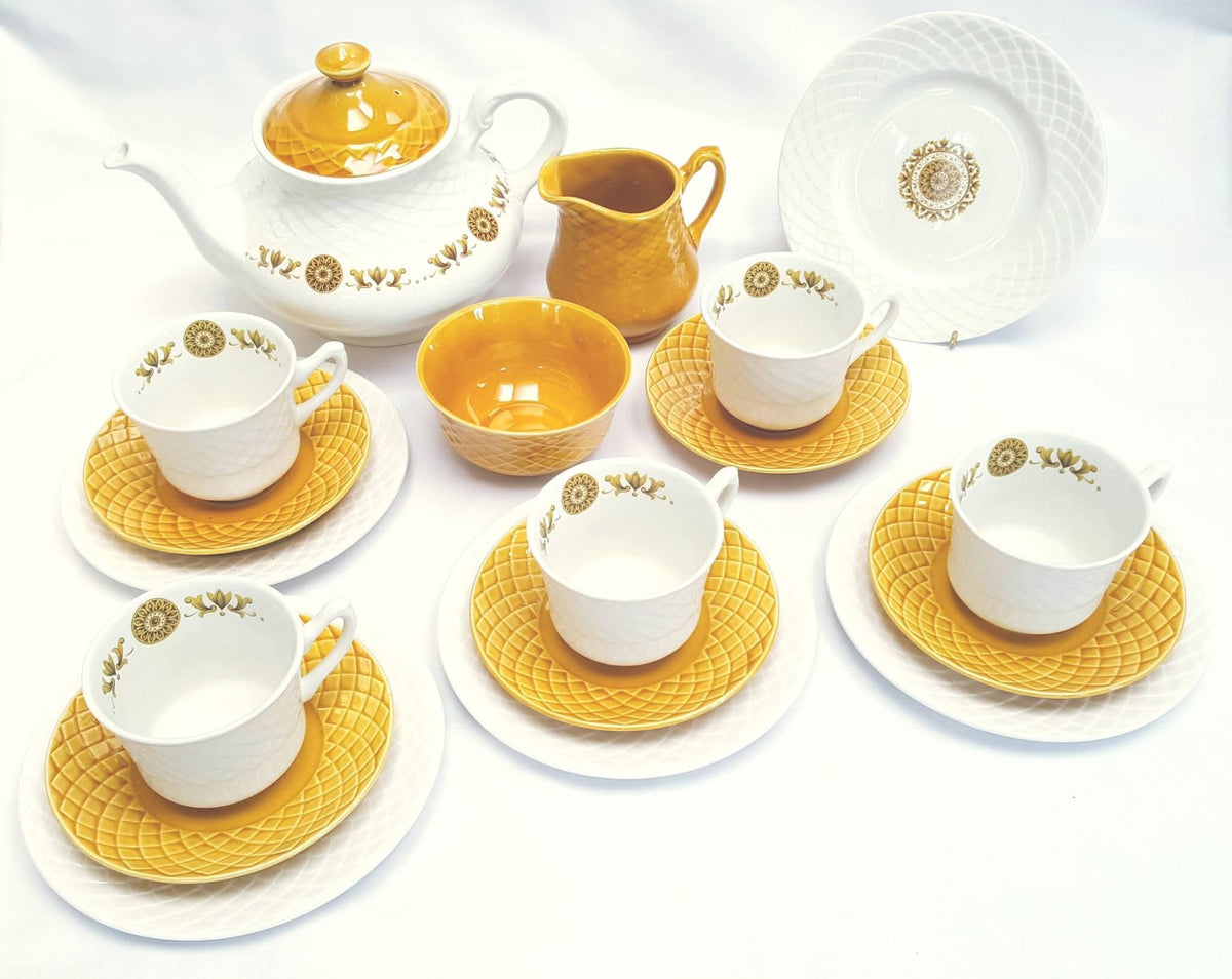 Enoch Wedgwood (Tunstall) Ltd | Gold Medallion | 18-Piece Tea Service | Circa 1960s–1970s