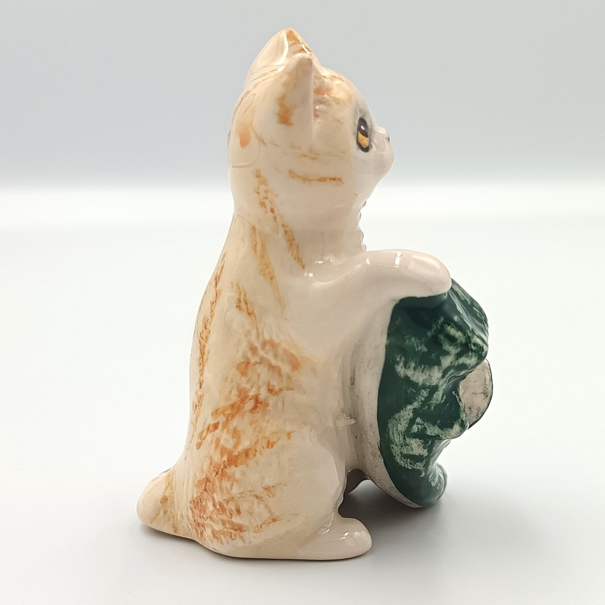 Royal Doulton | New Toy | DA232 | Striped Kitten with Green Slipper | Gloss | 1995–1999