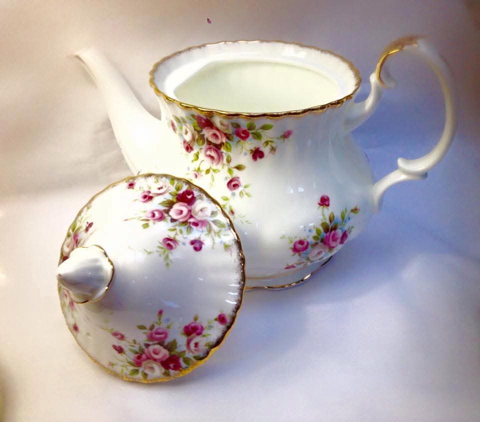 Royal Albert | Cottage Garden | Large Teapot | Bone China | England | © 1970 Royal Albert Ltd