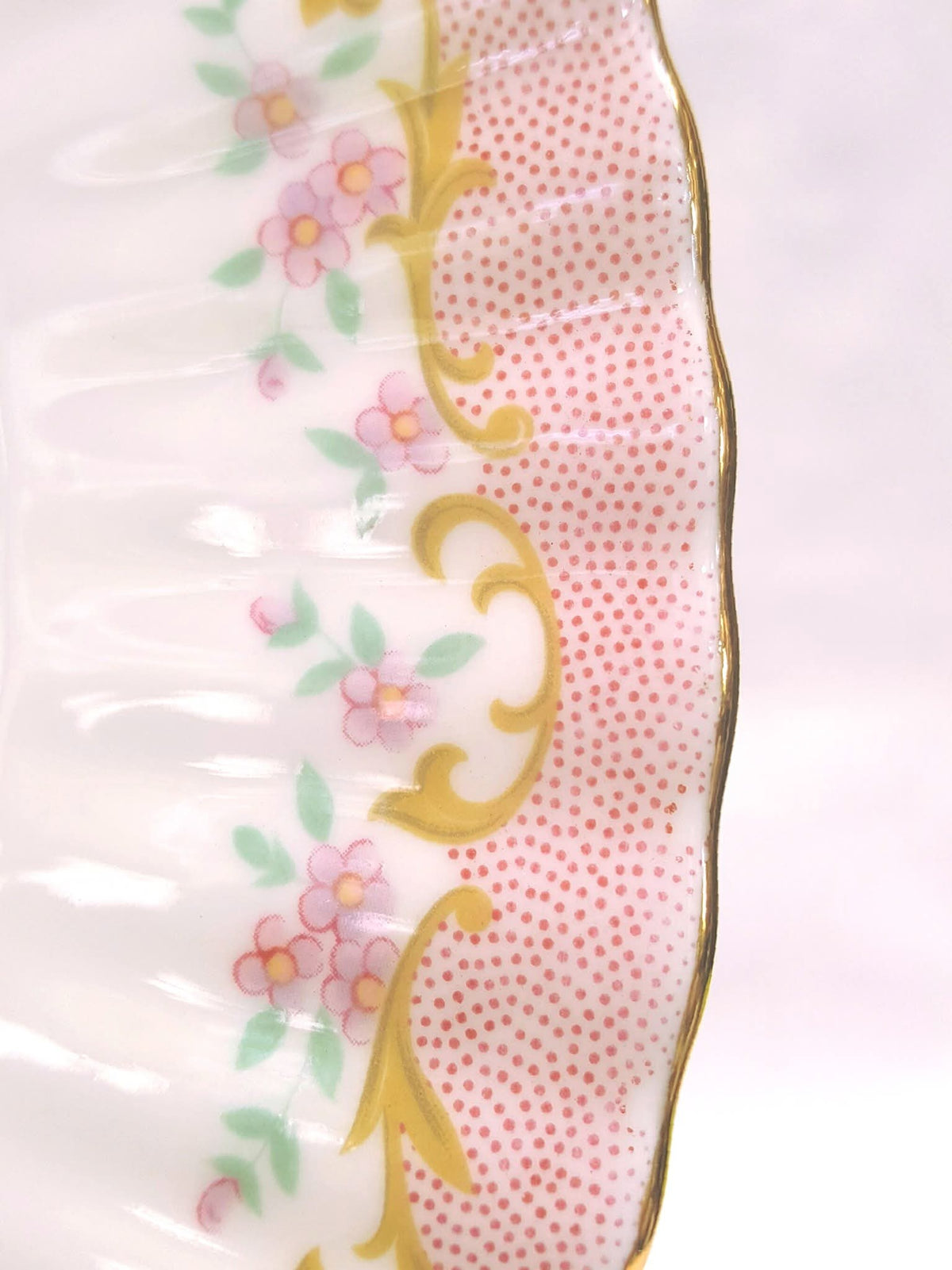 Royal Albert 'Serenity' | Bone China Dinner Plates | 26cm | Pink Dot & Gold Scrollwork Border | Soft Pastel Floral Centre | Made in England | Excellent Condition | Mint Gilding