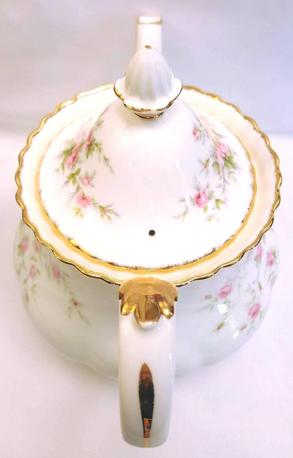 Royal Albert | Victoriana Rose | Large Six-to-Eight Cup Teapot | Pattern Copyright 1966