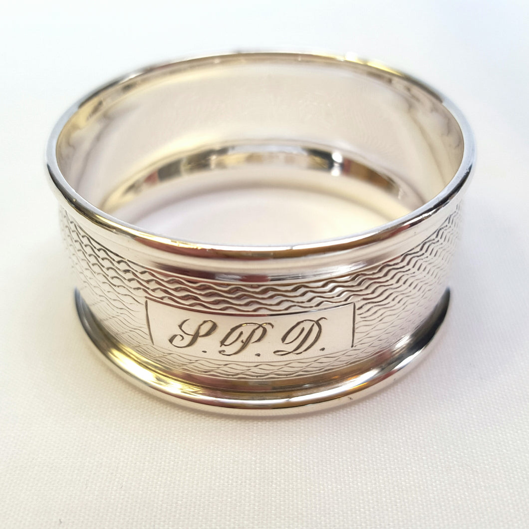Hallmarked sterling silver serviet ring