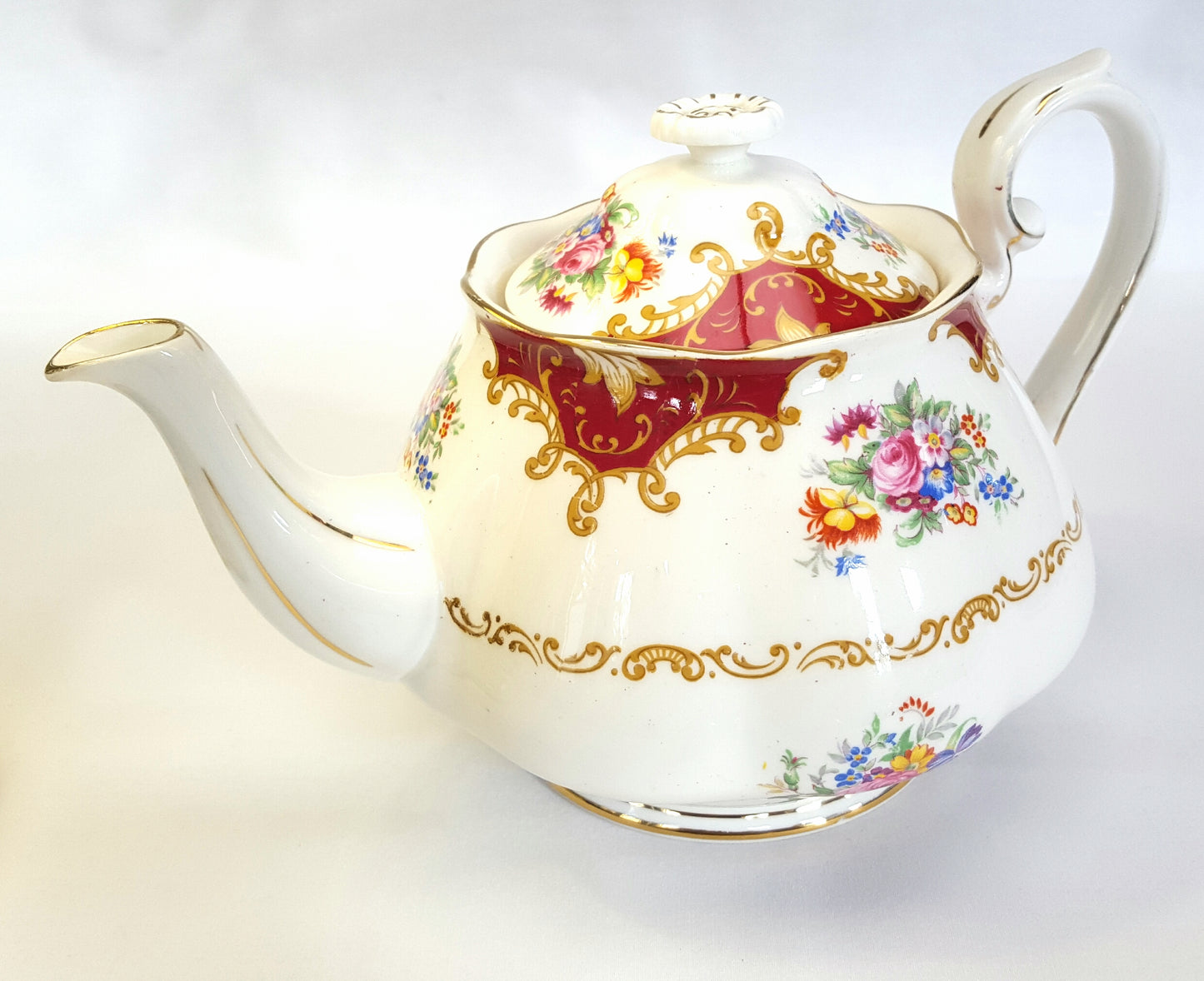 Collectable Royal Albert ‘Canterbury’ Bone China Teapot – Four to Six Cups