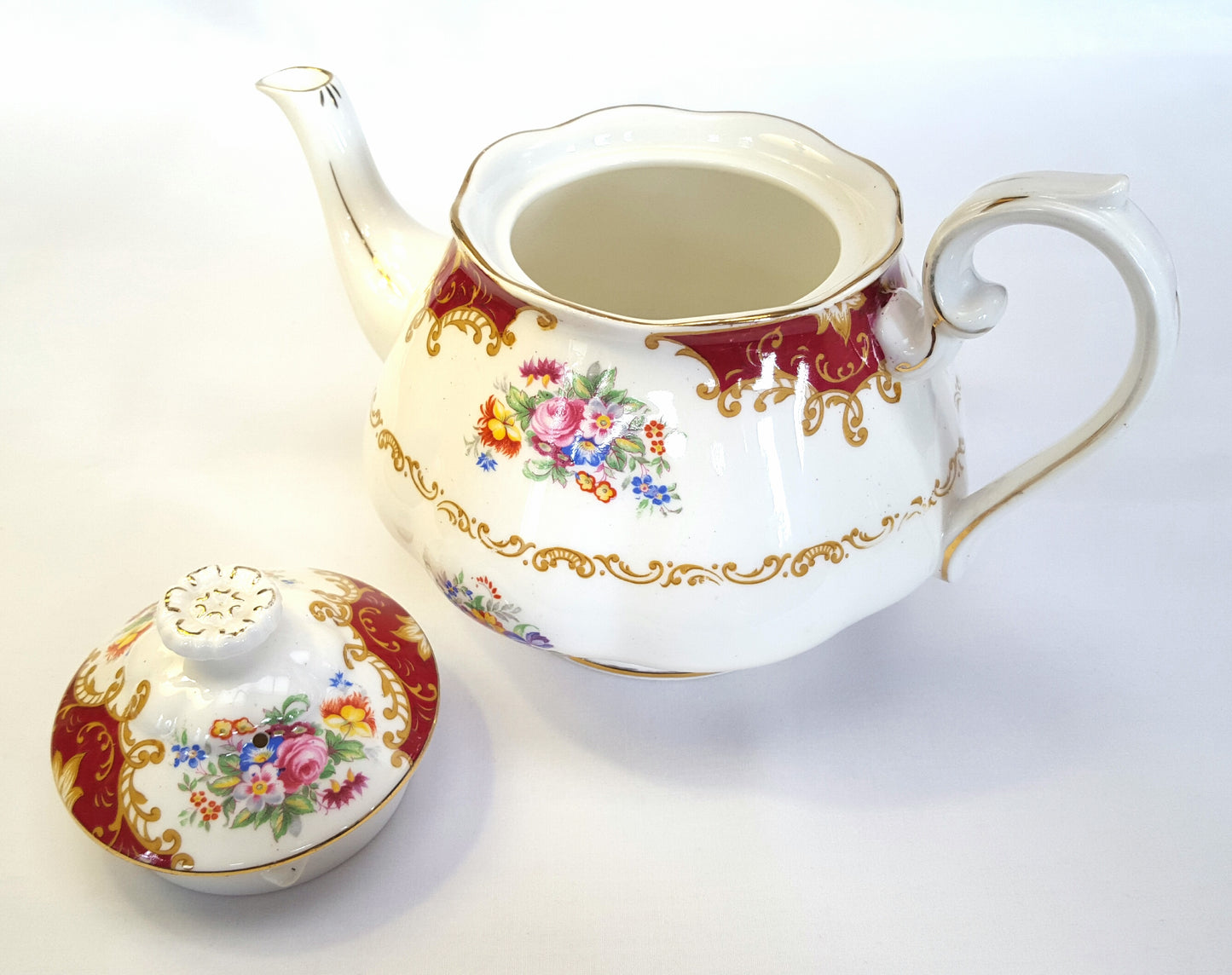 Collectable Royal Albert ‘Canterbury’ Bone China Teapot – Four to Six Cups