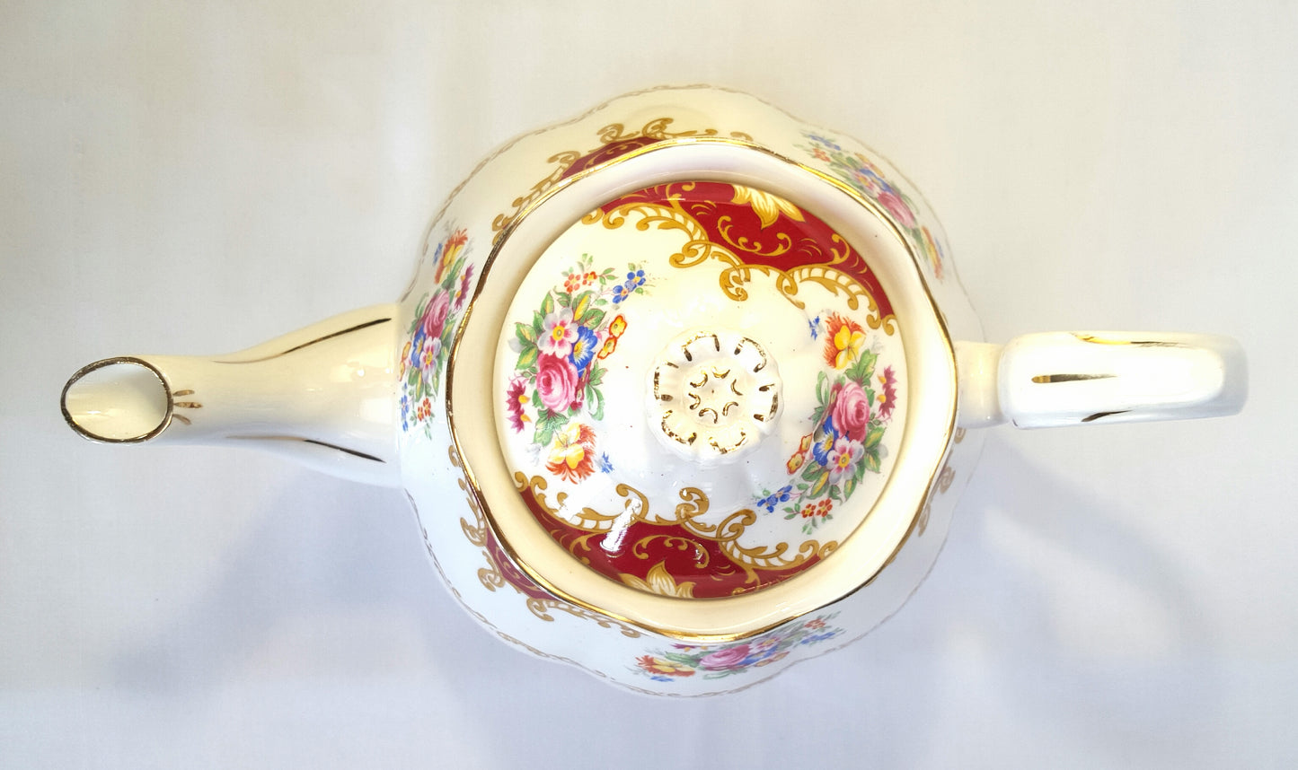 Collectable Royal Albert ‘Canterbury’ Bone China Teapot – Four to Six Cups