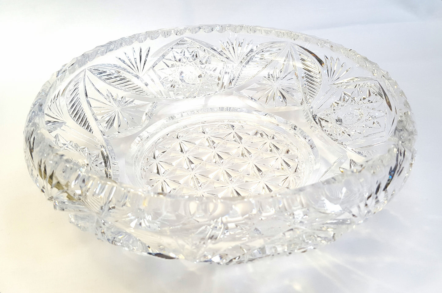 Fine Hand-cut Full Lead Crystal Bowl with intricate detailing