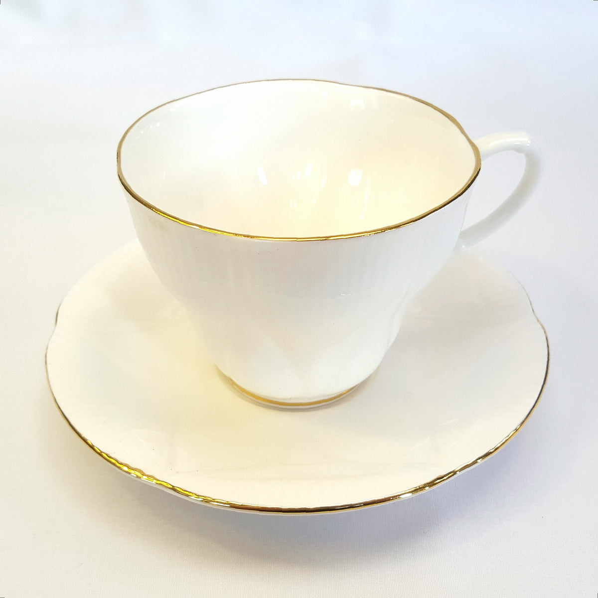 Elegant Royal Albert ‘Morning Star’ tea duo — classic white bone china