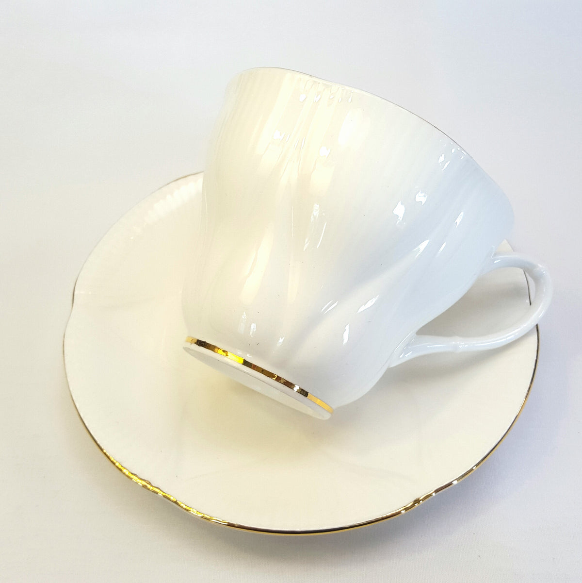 Elegant Royal Albert ‘Morning Star’ tea duo — classic white bone china