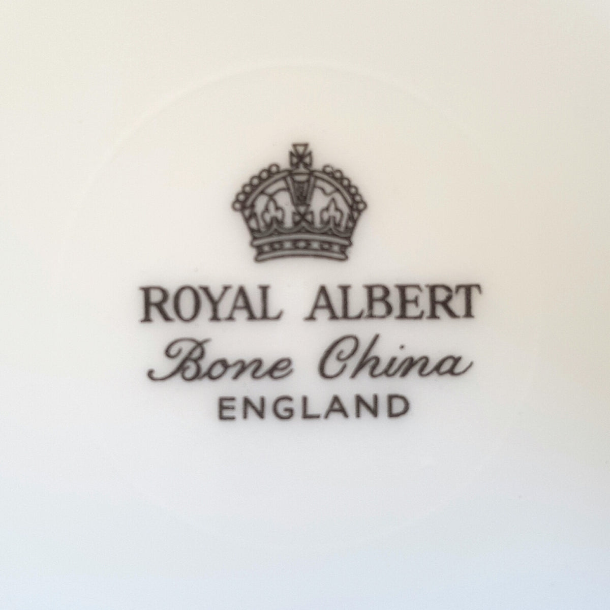 Elegant Royal Albert ‘Morning Star’ tea duo — classic white bone china
