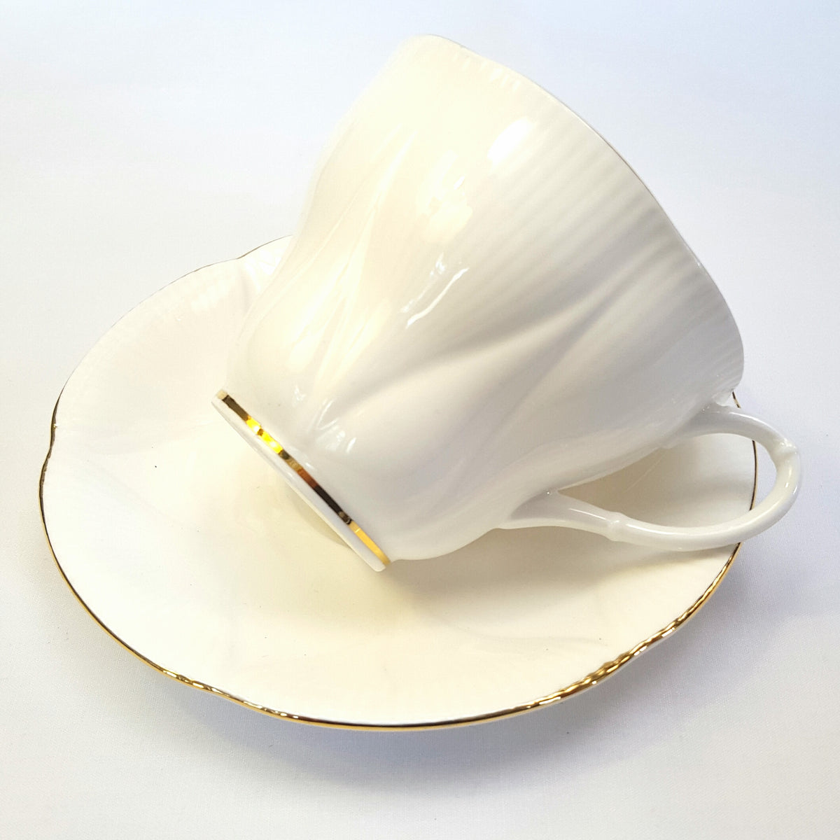 Elegant Royal Albert ‘Morning Star’ tea duo — classic white bone china