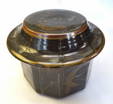 Load image into Gallery viewer, Tim Morris pottery vessel
