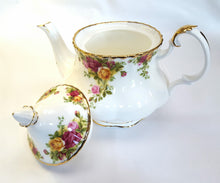 Load image into Gallery viewer, Royal Albert &#39;Old Country Roses&#39; teapot
