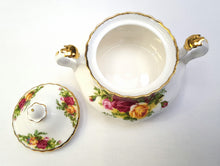 Load image into Gallery viewer, Royal Albert &#39;Old Country Roses&#39; large lidded sugar bowl
